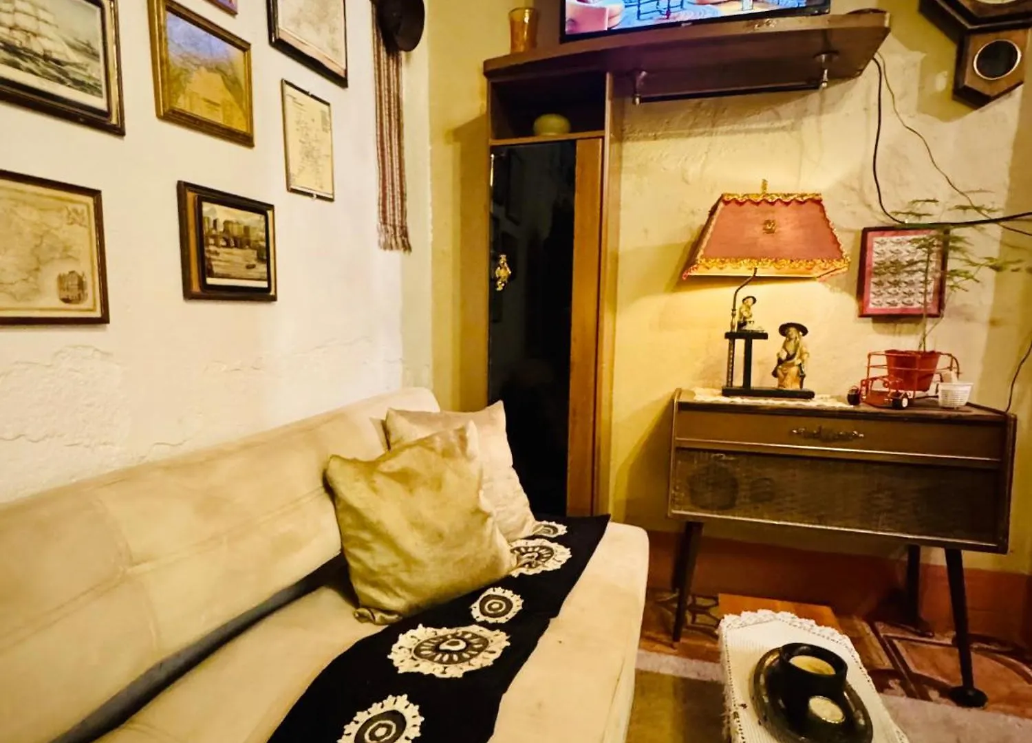 Studio-Apartment Near The Arch! Antigua Lejlighed